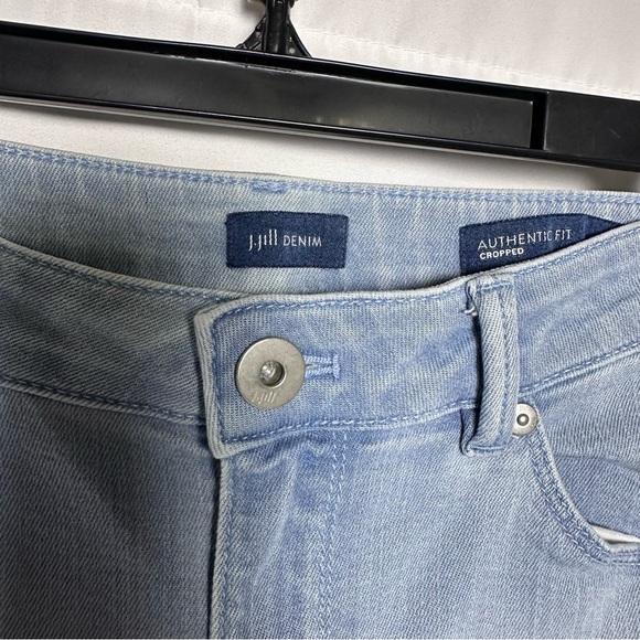 J. Jill Denim Authentic Fit Cropped Light Wash Fringe Bottom Denim Jeans sz 6P - Picture 2 of 8